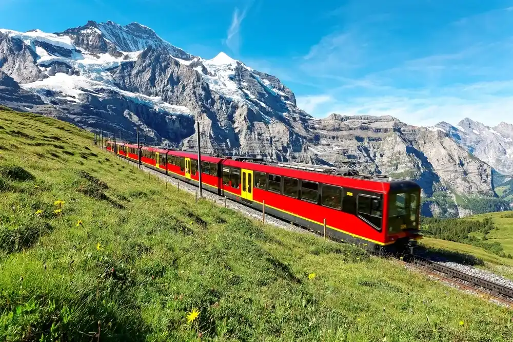 Rail: Discover amazing destinations by train.